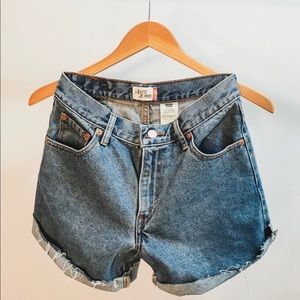 Vintage Levi’s high waisted shorts